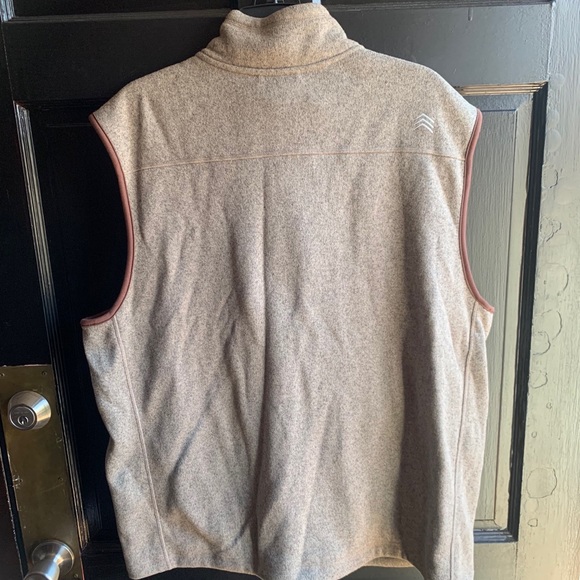 Men’s zip up vest - Picture 2 of 4